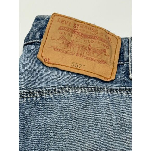 Vintage Men's Levi’s 557 relaxed boot cut jean size 29x32 - Picture 4 of 10